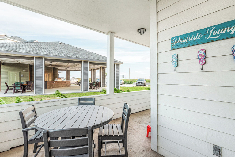 Interior 2, Pathway to the Sea 108 - Steps to the Beach!, Nueces