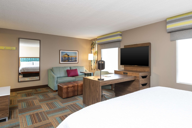 Bedroom 3, Hampton Inn & Suites Fort Myers - Colonial Blvd, Lee