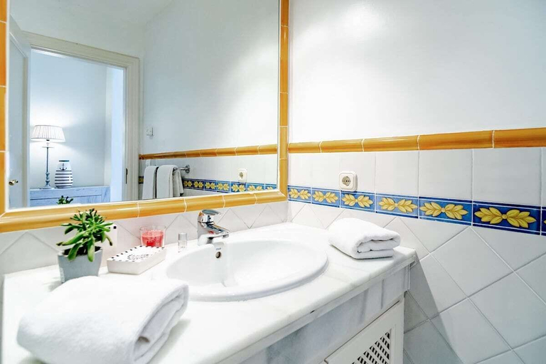 Bathroom 4, Lap- 3 bed Apartment on the Beach. Families Only, Málaga