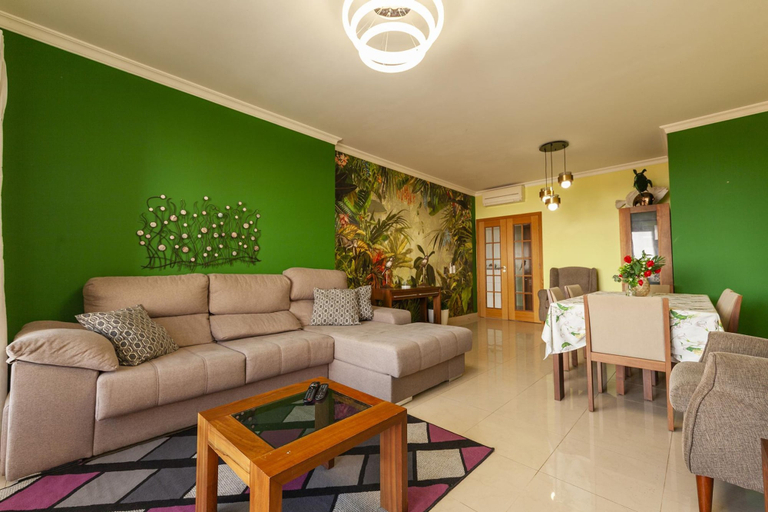 Room 5, C08 - Ladeira do Convento 3 Bed Apartment in Lagos, Lagos