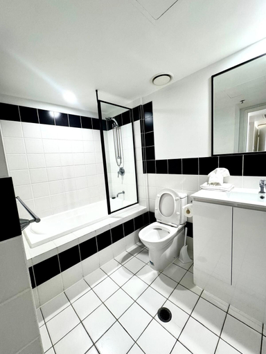 Bathroom 5, Ipanema Holiday Resort, Gold Coast