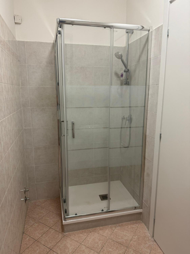 Bathroom 2, “Coccole nel borgo” 2min to outlet, Alessandria