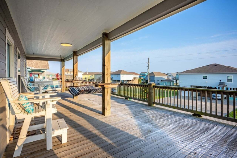 Outdoor dining 3, Sea Worthy 3 Bedroom Home, Galveston