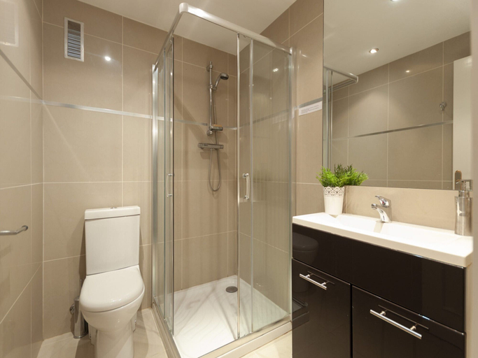 Bathroom, Sea-view Apartment in Roses Near Beach, Girona