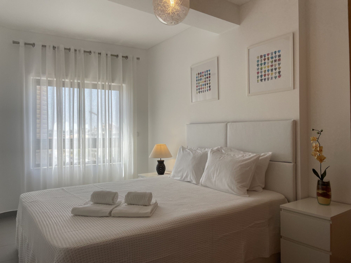 Room 4, 17 in Portim o With 2 Bedrooms and 1 Bathrooms, Portimão