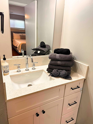 Interior 4, Modern 2 Bed Near Rice University, Houston