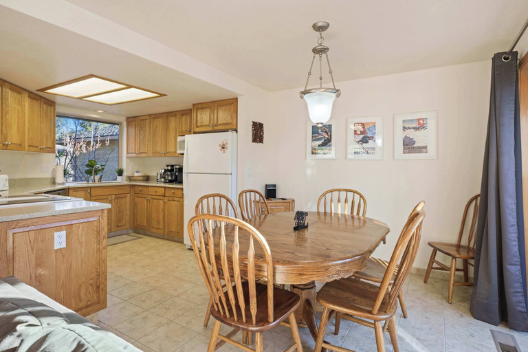 Interior 3, Fairway Village 8, Deschutes