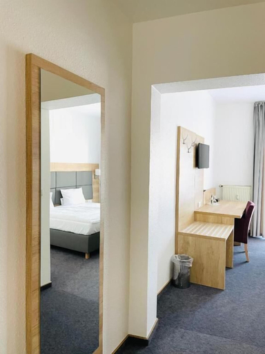 Bedroom 4, Hotel Esmer, Gießen
