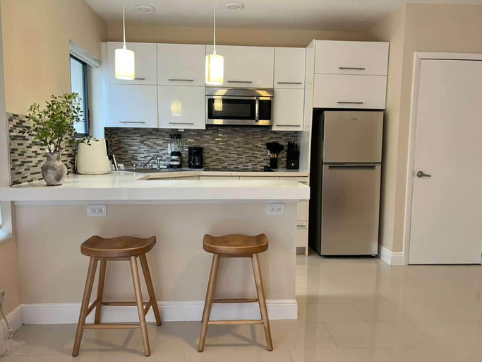 Room 4, Open-concept Urban Stay, Broward