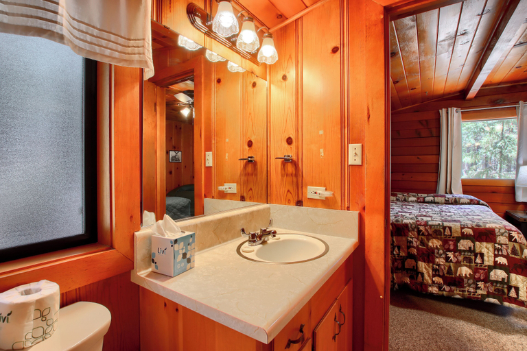 Bathroom 3, Deer Creek, Mariposa