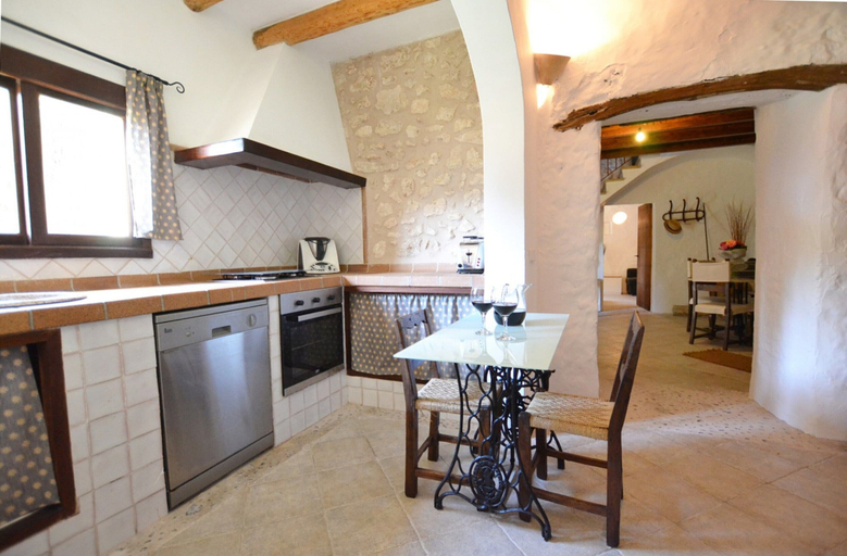 Private kitchen 5, Beach Holiday Home With Private Pool, Baleares