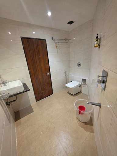 Bathroom 5, Hotel Wellingten, Mumbai Suburban