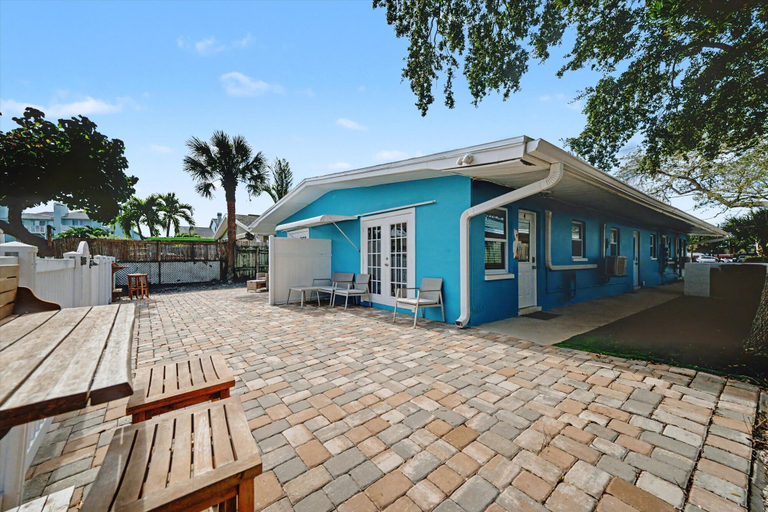 Room 2, Watefront King Boat Dock Pets OK Walk 2 Beach, Pinellas