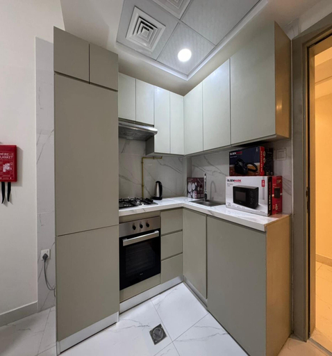 Private kitchen 2, Luxury Apartment with Pool Gym, Dubai