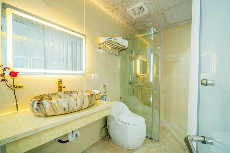 Bathroom 4, Villa Hanh Phuc Bai Chay, Hạ Long