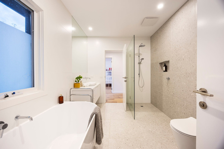 Room 4, Galene Getaway Walk to Beach Pool Fire, Melbourne