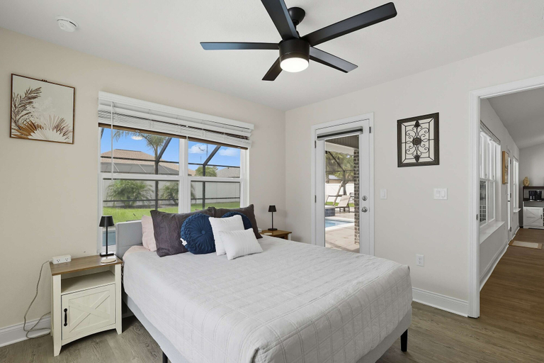Room 2, Modern 4BR Retreat Near Beach Heated Pool, Flagler