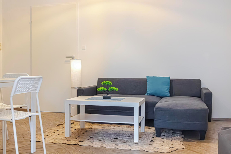 Living area 5, Fabulous 3BR Apt Near AKH For Groups, Wien