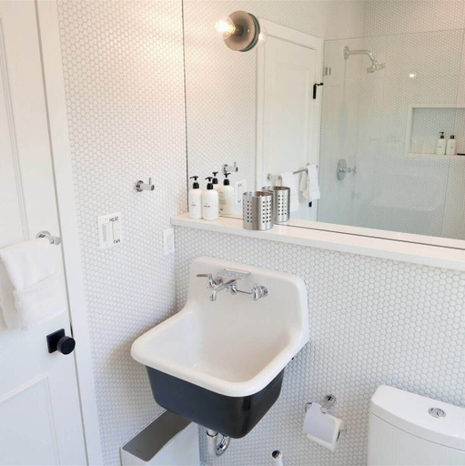 Interior 5, The Chic Carriage House in Shaw! Sleeps 2, Washington D.C.