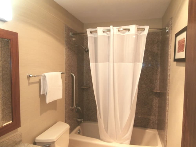 Bathroom 4, Quality Inn & Suites Boonville - Columbia, Cooper