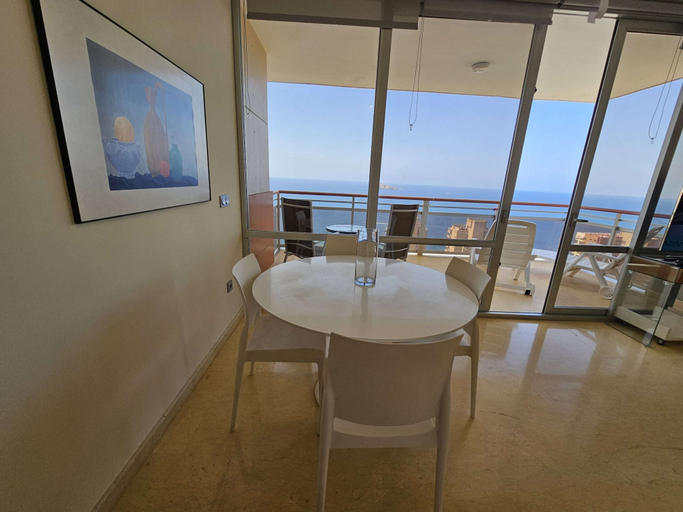 Dining 5, Apartment With Heated Pool, Alicante