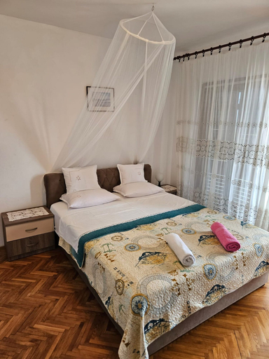 Living room 5, Cozy Seafront Apartment in Tribunj, Vodice