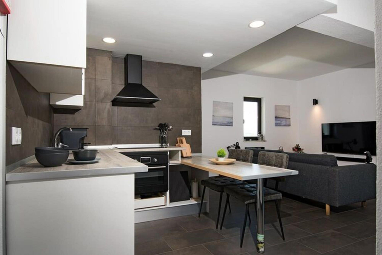Private kitchen 2, Comfortable Apartment With a Fantastic View - Lagos, Lagos