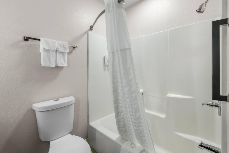 Bathroom 4, Quality Inn Brewerton - Syracuse Oneida Lake Area, Onondaga