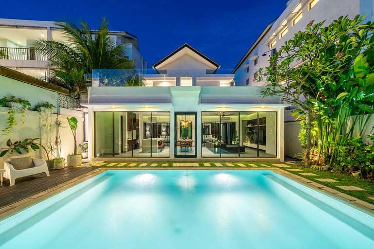 Sport & Beauty 2, Lima House – 3BR Villa Walk to Batu Bolong Beach, Badung