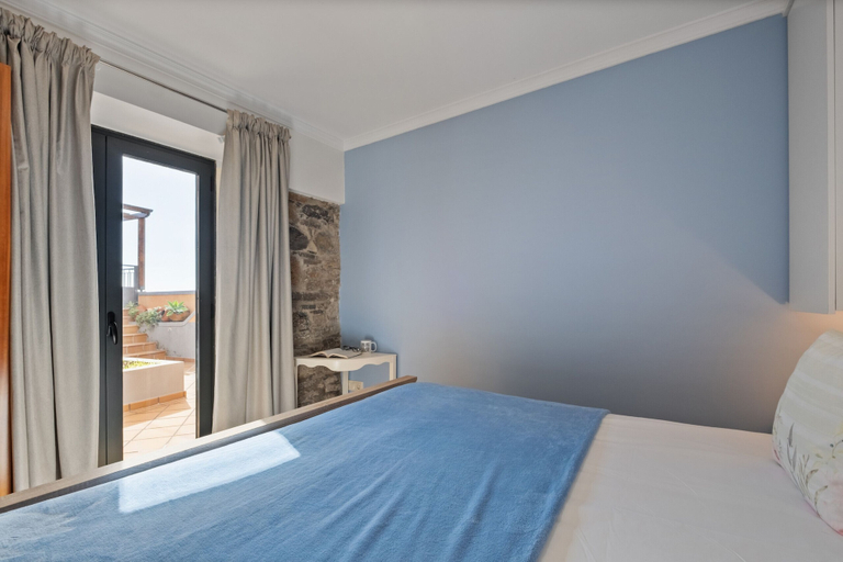 Room 2, Quinta do Checa by Homie, Câmara de Lobos