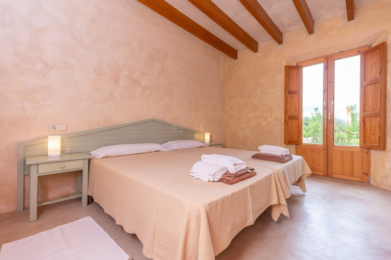 Room 2, Can Jeroni Carrio - Villa With Private Pool, Baleares