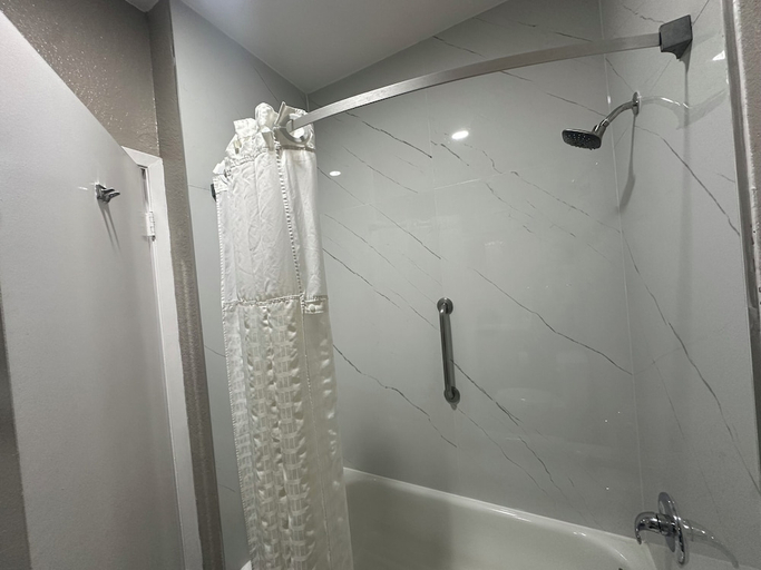 Bathroom 4, Studio 6 Houston, TX - Westchase, Houston