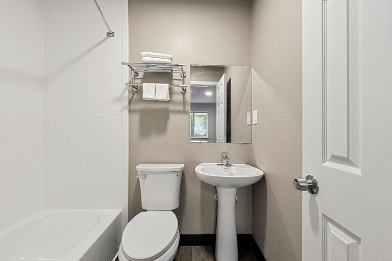 Bathroom 2, Southern Suites East Point, Fulton