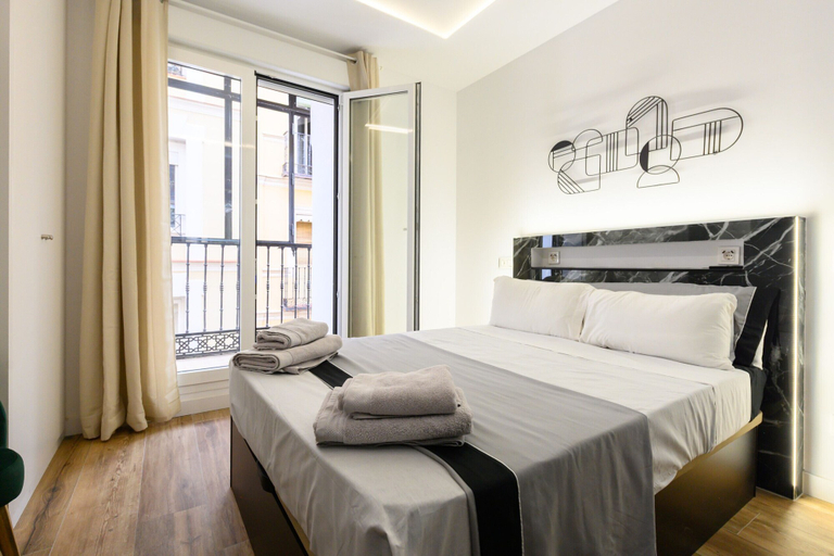 Room 3, M Scsd14 Amplio Piso Exterior de 2 Dormitorios e, Madrid