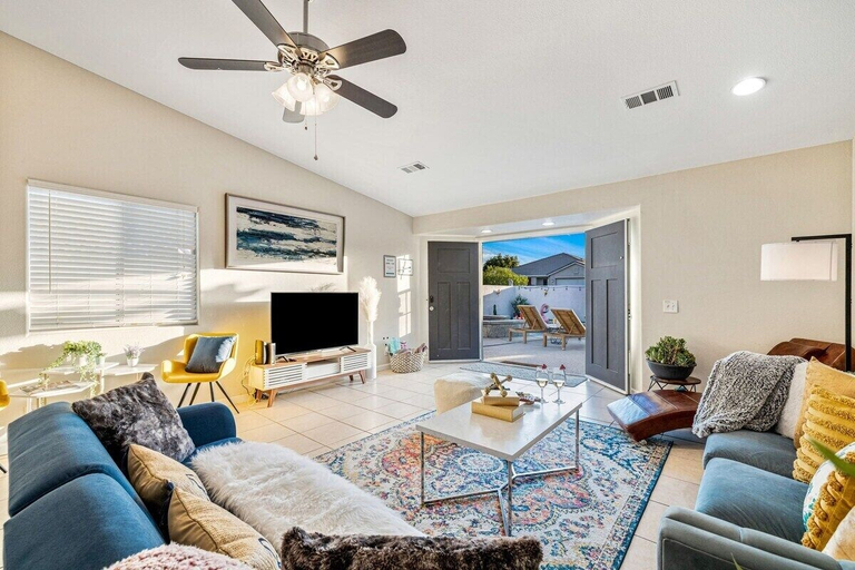 Interior 2, Relaxing 4BR Retreat w/ Refreshing Pool, Riverside