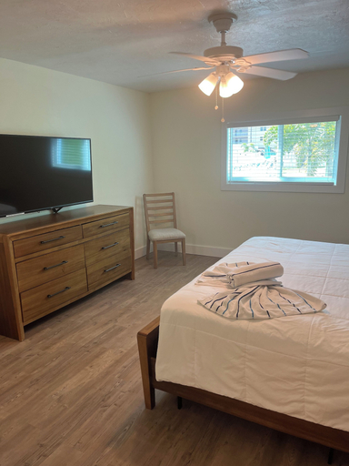 Room 2, Tropical Sands Resort, Lee