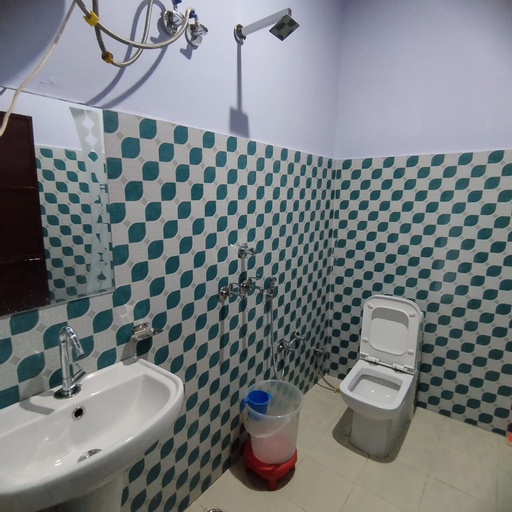Bathroom, Arika Farm House, Indore