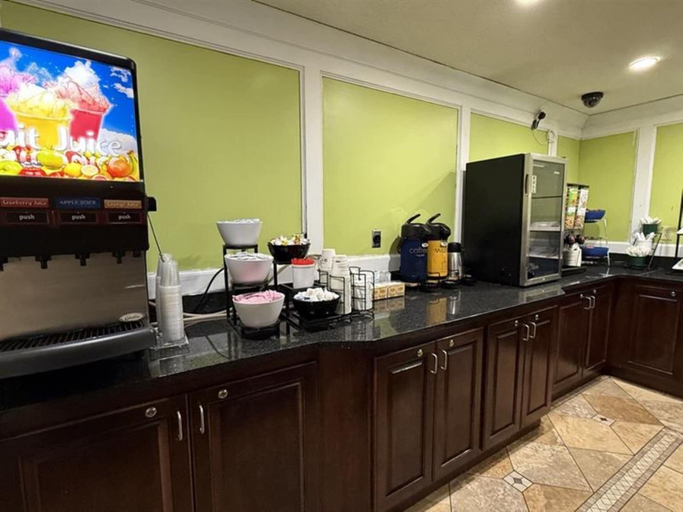Food & Drinks 5, SureStay by Best Western Grove City, Mercer
