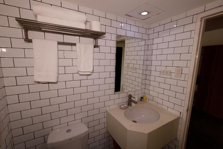 Bathroom 5, 5880 Enriquez Residences, Makati City