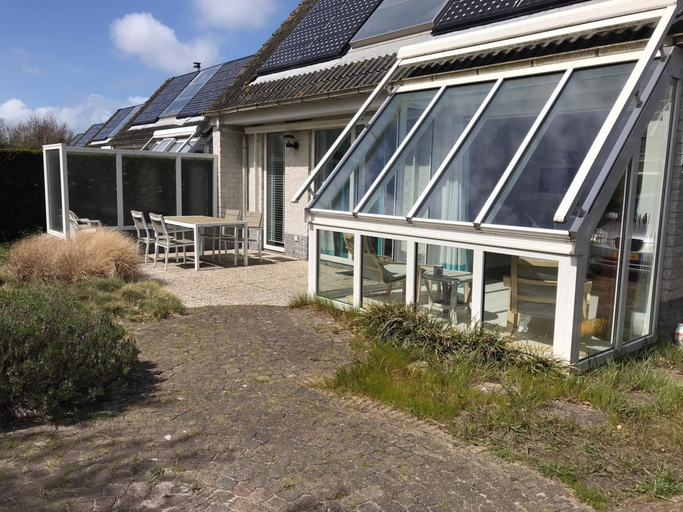 Primary image, Comfortable 6-person Holiday Home, Zijpe