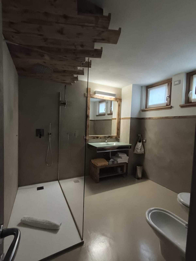 Bathroom 2, Hotel Ambrosini, Sondrio