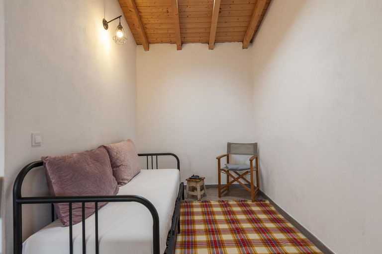 Room 4, A28 - Castela Street Townhouse in Espiche, Lagos