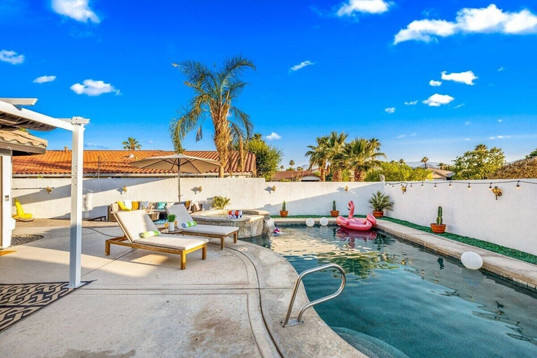Interior 5, Relaxing 4BR Retreat w/ Refreshing Pool, Riverside