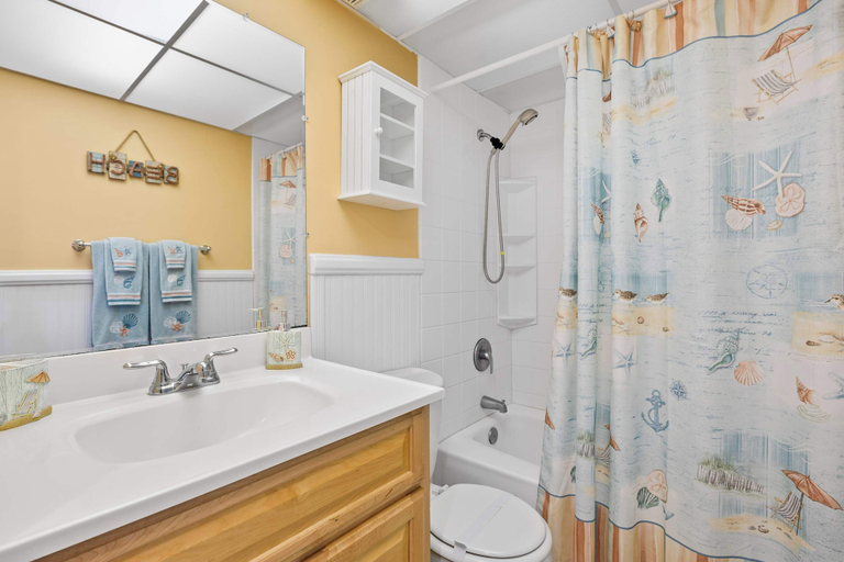 Interior 4, Mariner 1 3M Oceanfront 2BR Condo, Balcony Views & Modern Comfort, Worcester