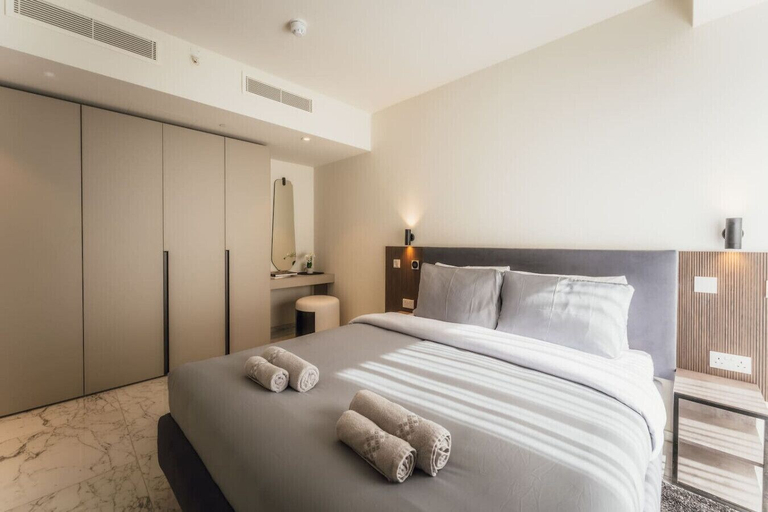 Room 5, Official Mercury Suites With Rooftop Pool Access, St Julian's