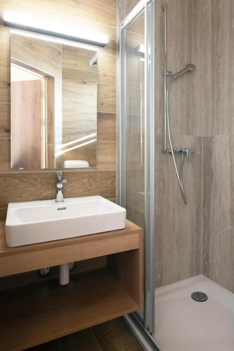 Bathroom 4, Maison des Sports de Villars, Aigle