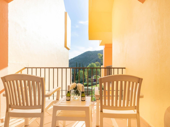 Others 5, Premium Apartment in Benahavis With Balcony, Málaga