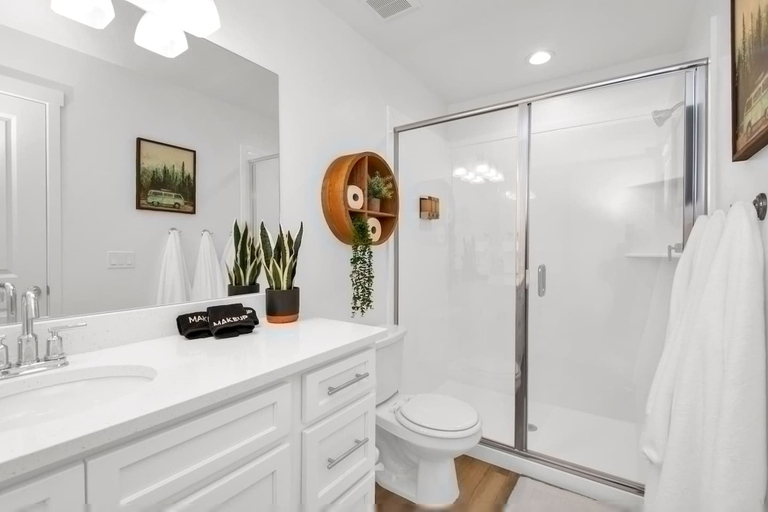Room 5, Bear Lake Table Downtown Garden City Townhome, Rich