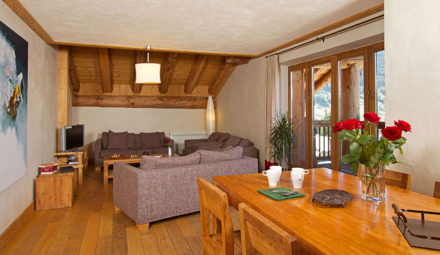Living room 2, Spacious Retreat for 10 Guests, Isère
