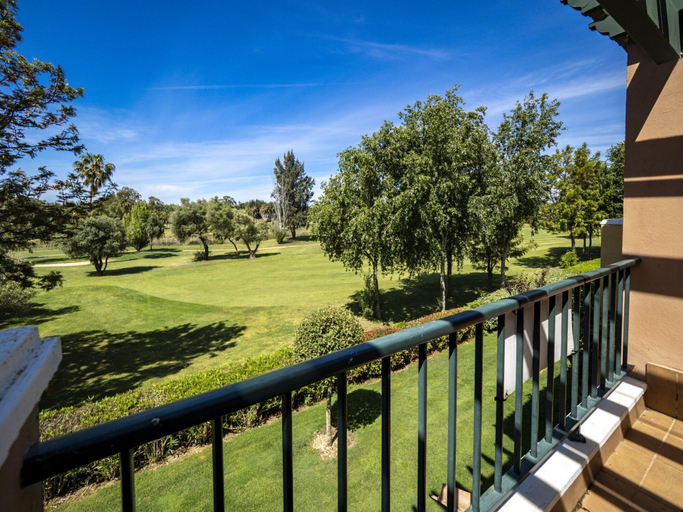 Exterior 2, Family Apartment in Golfside Setting, Huelva